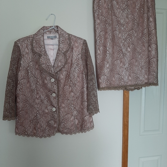 'B-J-C' Mother of the Bride/Groom size 14 lace suit - Picture 2 of 12